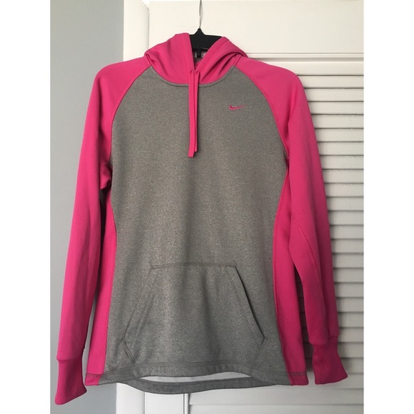 Nike Tops - Nike Sweatshirt